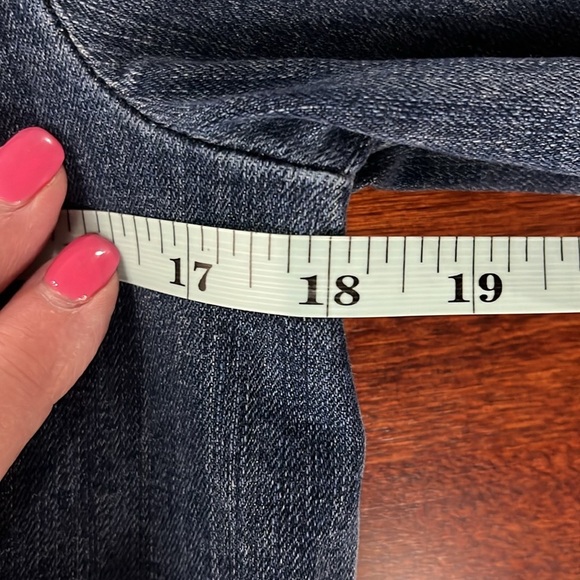 Levi’s Womens Classic Jean Jacket L Dark Wash Some Fading Button Down Pockets - Picture 12 of 14